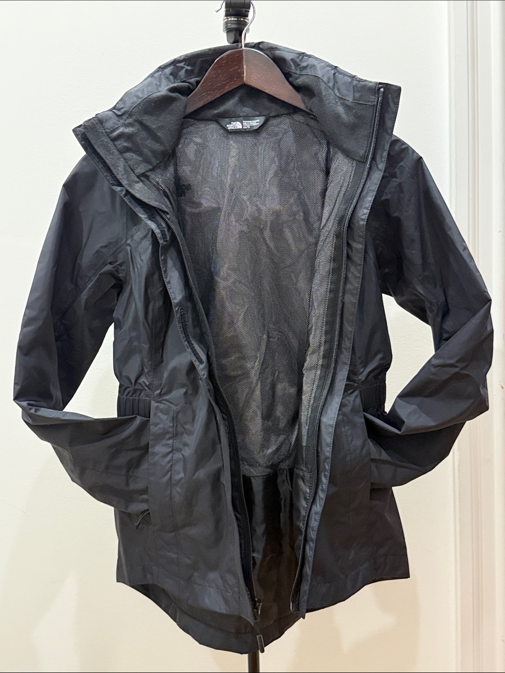 The North Face DryVent Women's Black Hooded Ski/Snow Shell Rain Jacket - Picture 4 of 6